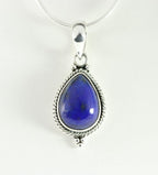 Bewerkte zilveren hanger met lapis lazuli aan ketting afbeelding 1