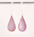 Druppelvormige zilveren oorbellen met roze parelmoer afbeelding 1