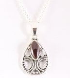 Fijne opengewerkte zilveren hanger met granaat aan ketting afbeelding 1