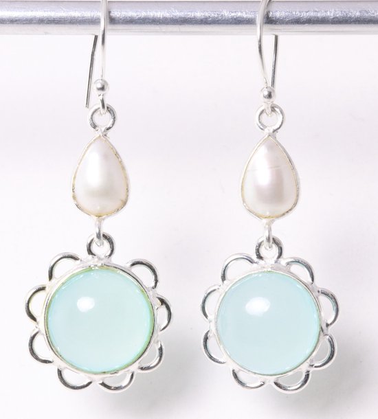 Lange zilveren oorbellen met aqua chalcedoon en parel afbeelding 1