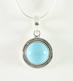 Ronde bewerkte zilveren hanger met amazone turkoois aan ketting afbeelding 1