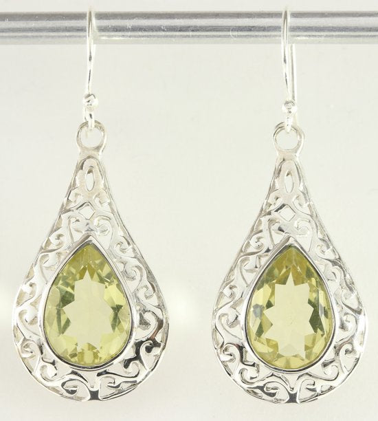 Opengewerkte zilveren oorbellen met lemonkwarts afbeelding 1