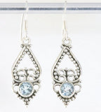 Fijne opengewerkte zilveren oorbellen met blauwe topaas afbeelding 1