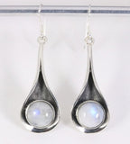 Lange druppelvormige zilveren oorbellen met regenboog maansteen afbeelding 1