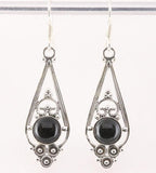 Lange opengewerkte zilveren oorbellen met onyx afbeelding 1