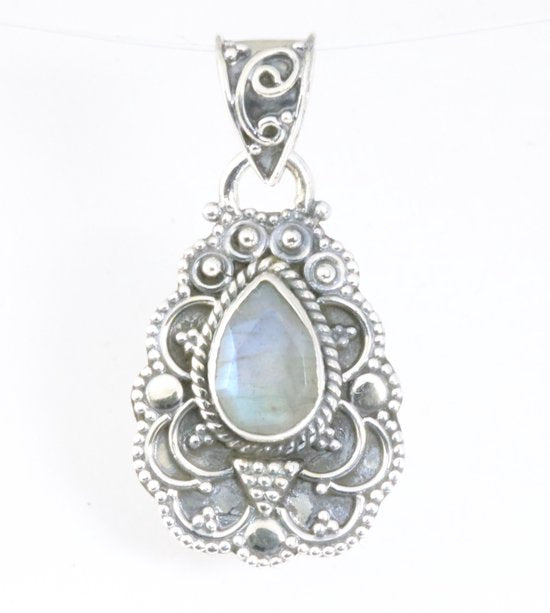 Traditionele bewerkte zilveren hanger met labradoriet afbeelding 1