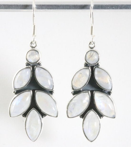 Lange zilveren oorbellen met regenboog maansteen afbeelding 1