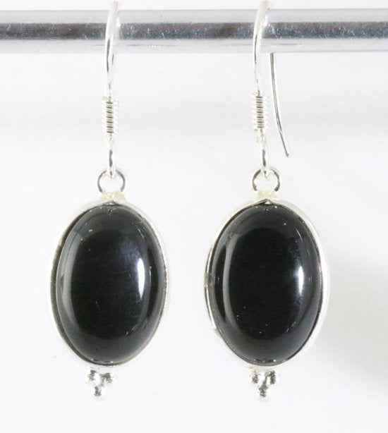 Fijne zilveren oorbellen met onyx afbeelding 1
