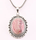 Bewerkte zilveren hanger met rhodochrosiet aan vossenstaart ketting afbeelding 1