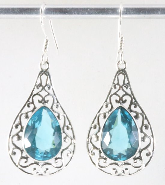 Opengewerkte zilveren oorbellen met blauwe topaas afbeelding 1