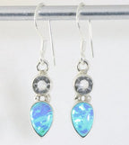 Fijne zilveren oorbellen met blauwe opaal en bergkristal afbeelding 1