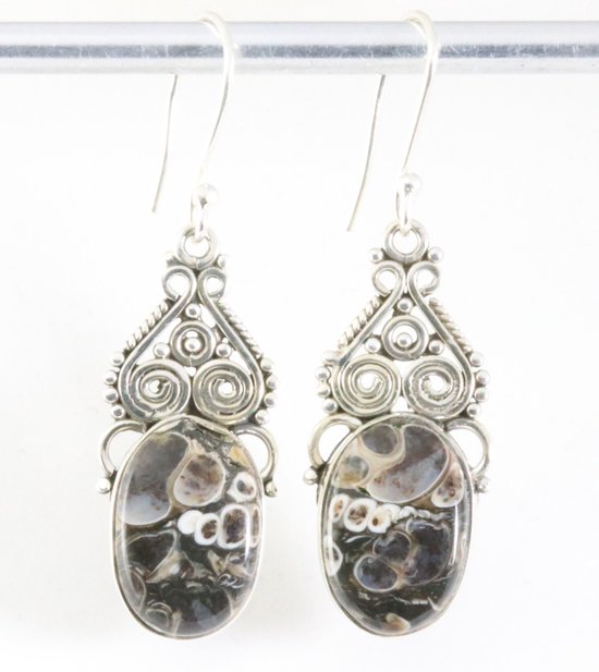 Bewerkte zilveren oorbellen met turitella agaat afbeelding 1
