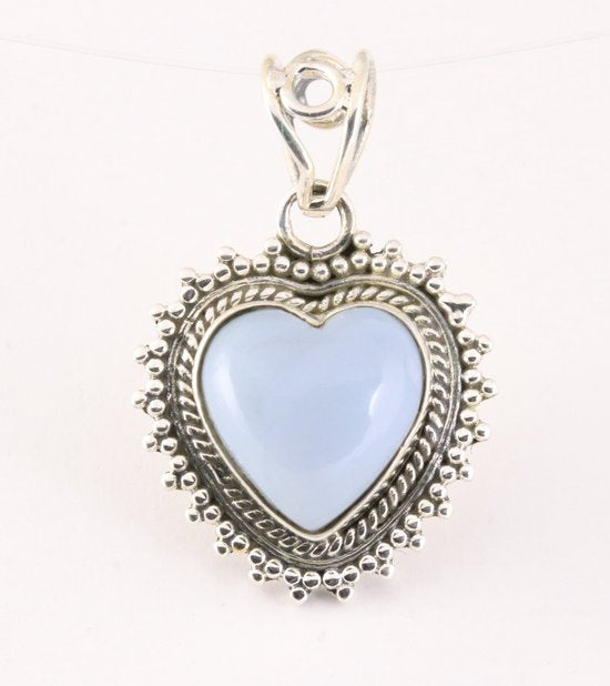 Bewerkte hartvormige zilveren hanger met blauwe opaal afbeelding 1