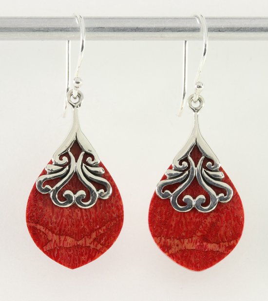 Bewerkte zilveren oorbellen met rode koraal steen afbeelding 1