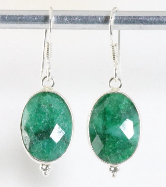 Fijne zilveren oorbellen met smaragd afbeelding 1