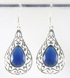 Opengewerkte zilveren oorbellen met blauwe saffier afbeelding 1