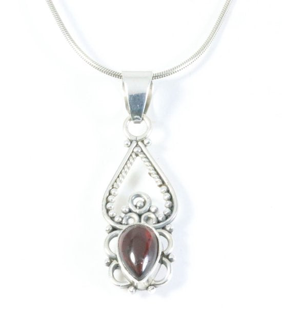 Fijne opengewerkte zilveren hanger met granaat aan ketting afbeelding 1