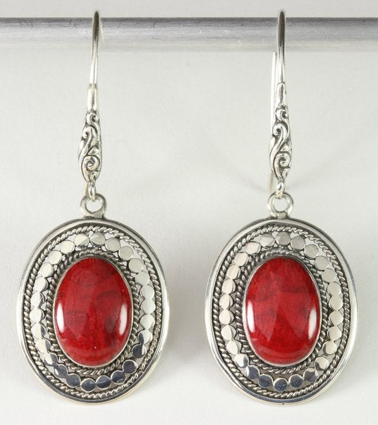 Bewerkte zilveren oorbellen met rode koraal steen afbeelding 1