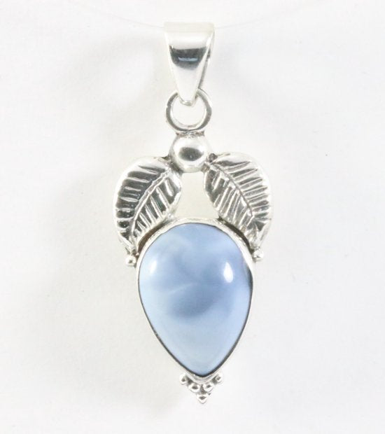 Bewerkte zilveren hanger met blauwe opaal afbeelding 1