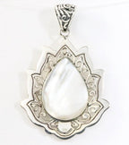 Grote zilveren lotus bloem hanger met parelmoer afbeelding 1