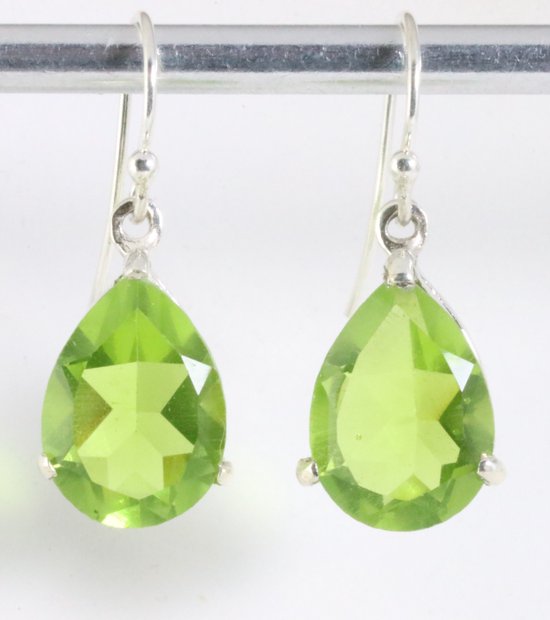 Zilveren oorbellen met peridoot afbeelding 1