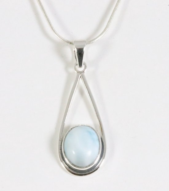 Opengewerkte zilveren hanger met larimar aan ketting afbeelding 1