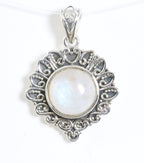 Bewerkte zilveren hanger met regenboog maansteen afbeelding 1