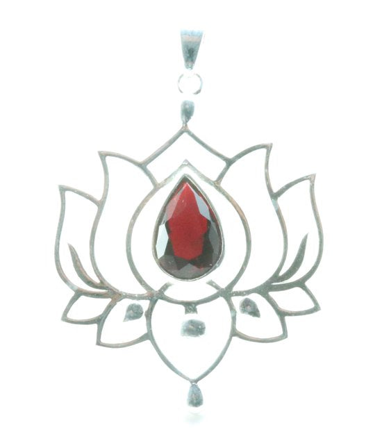 Opengewerkte zilveren lotus hanger met granaat afbeelding 1