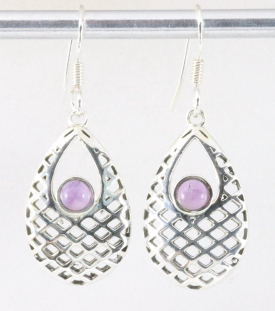Opengewerkte zilveren oorbellen met amethist afbeelding 1