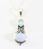 Fijne bewerkte zilveren hanger met blauwe lace agaat en topaas aan ketting afbeelding 1