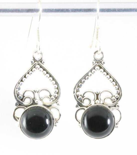 Opengewerkte zilveren oorbellen met onyx afbeelding 1