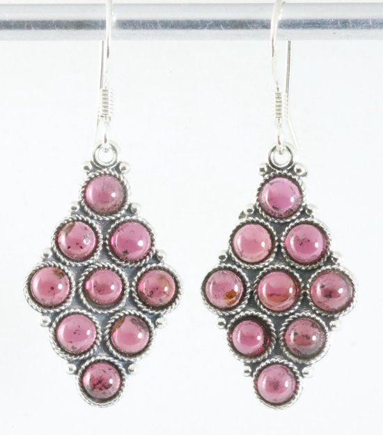 Bewerkte zilveren oorbellen met granaat afbeelding 1