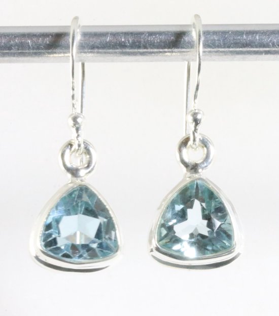 Hoogglans zilveren oorbellen met blauwe topaas afbeelding 1