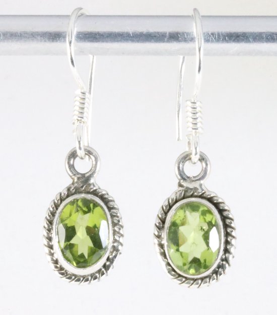 Fijne bewerkte zilveren oorbellen met peridoot afbeelding 1