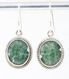 Bewerkte ovale zilveren oorbellen met smaragd afbeelding 1