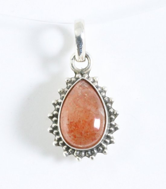 Fijne bewerkte druppelvormige zilveren hanger met rode zonnesteen afbeelding 1