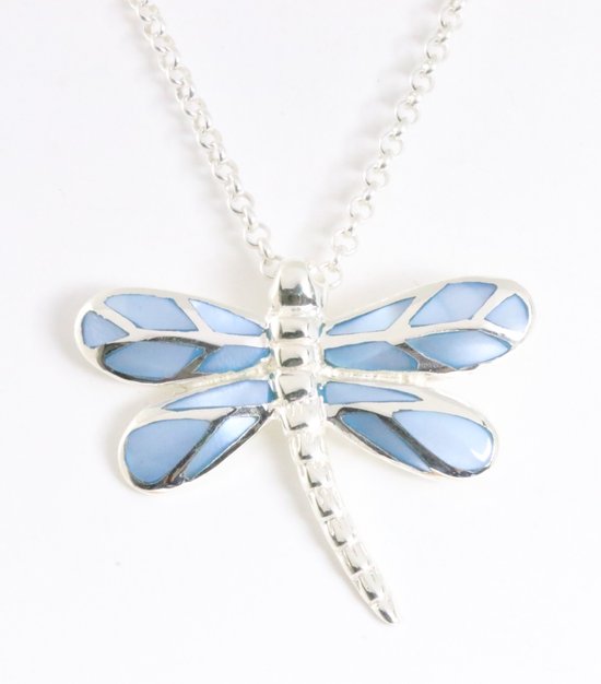 Zilveren libelle hanger met blauwe schelp aan ketting afbeelding 1