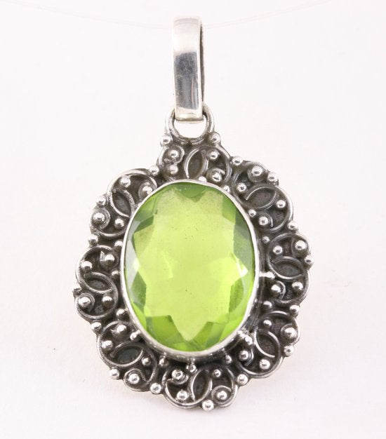 Bewerkte zilveren hanger met peridoot afbeelding 1