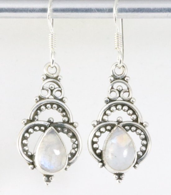 Opengewerkte zilveren oorbellen met regenboog maansteen afbeelding 1