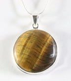 Ronde hoogglans zilveren hanger met tijgeroog aan ketting afbeelding 1