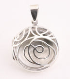 Rond opengewerkt zilveren medaillon afbeelding 1