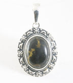 Bewerkte zilveren hanger met zwarte koperturkoois afbeelding 1