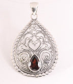 Traditionele bewerkte zilveren hanger met granaat afbeelding 1