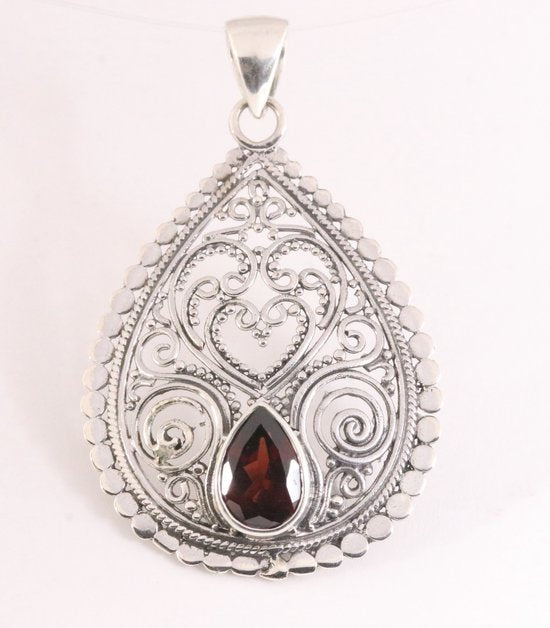 Traditionele bewerkte zilveren hanger met granaat afbeelding 1