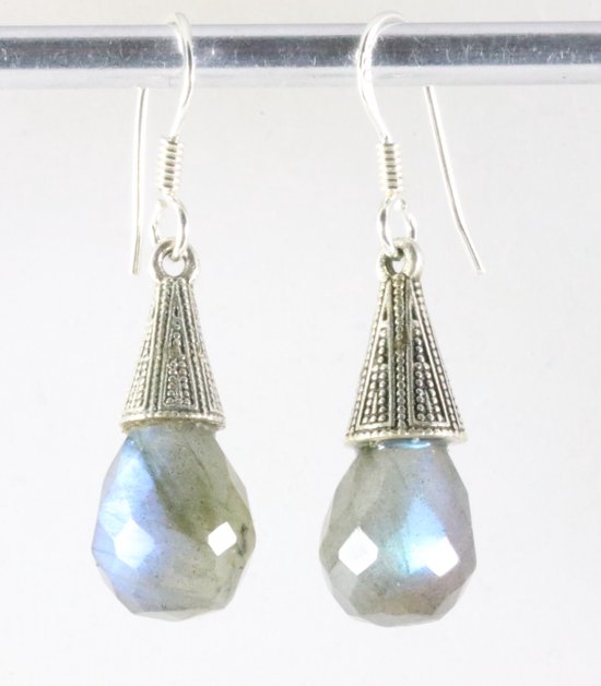 Bewerkte zilveren oorbellen met labradoriet afbeelding 1