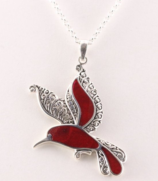 Zilveren kolibrie hanger met rode koraal steen aan ketting afbeelding 1