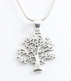 Fijne zilveren levensboom hanger aan ketting afbeelding 1