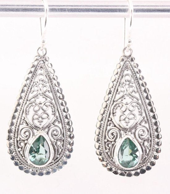 Opengewerkte zilveren oorbellen met groene topaas afbeelding 1
