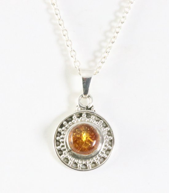 Fijne bewerkte ronde zilveren hanger met amber aan ketting afbeelding 1