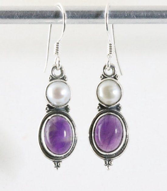 Fijne zilveren oorbellen met amethist en parel afbeelding 1